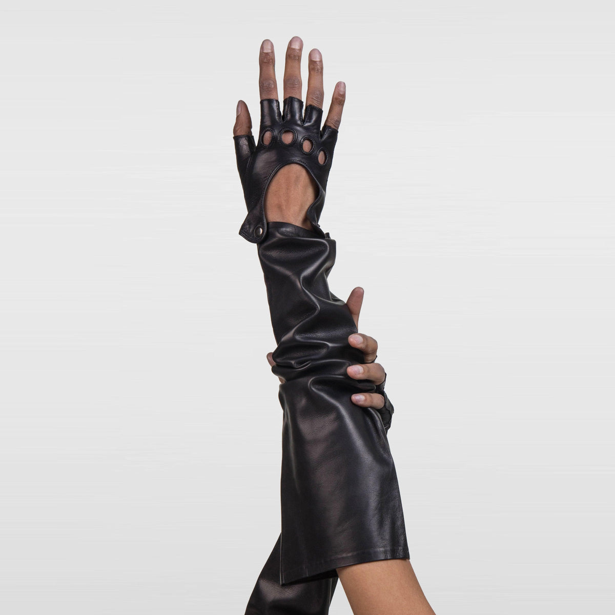 Love your look combo by Seymoure Gloves. Loveyourlook. Black Opera Gloves.